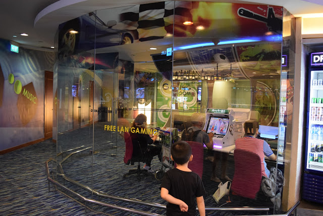 singapore-changi-airport-gaming