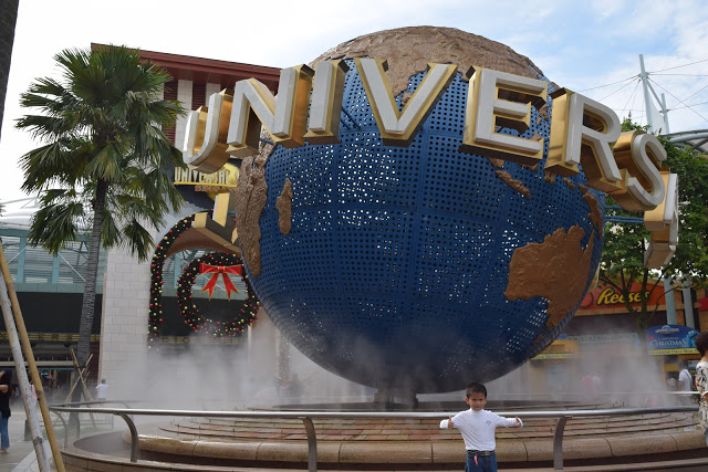 Universal-Studios-Singapore-globe
