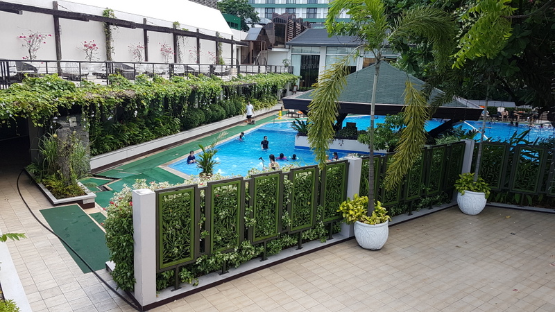 the-manila-hotel-swimming-pool